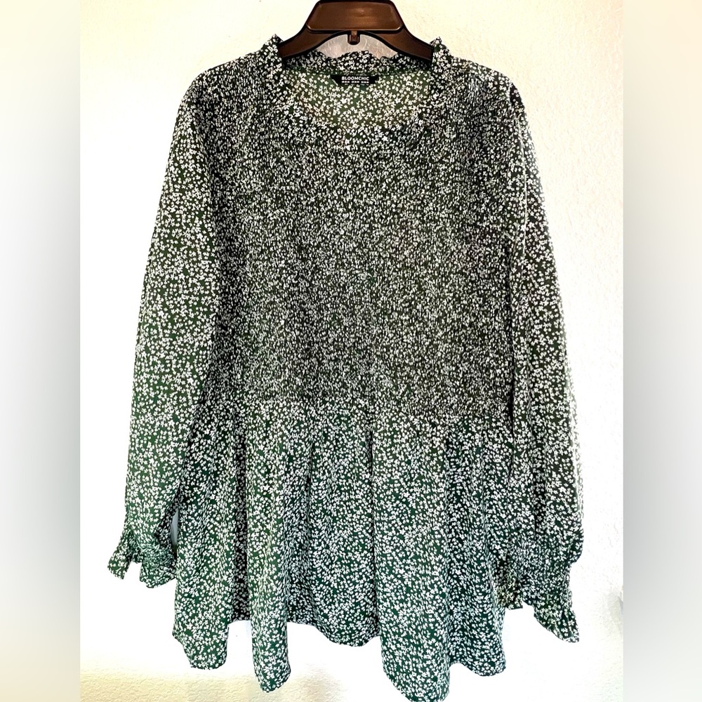 BloomChic Green & White Floral Tunic / Blouse